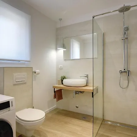 Modern With Swimming Pool * Pula